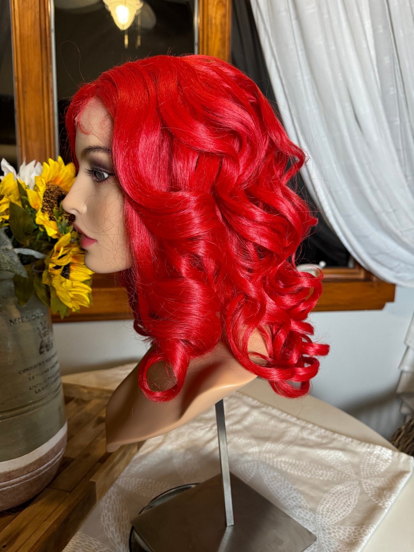 Cherry Bomb Bright Red Wig Medium Length Wig Long Wig Sharp Bob Wig Chic Dimensional Wig Chemo Wig Fashion Alopecia Wig Pixie Cut Wig