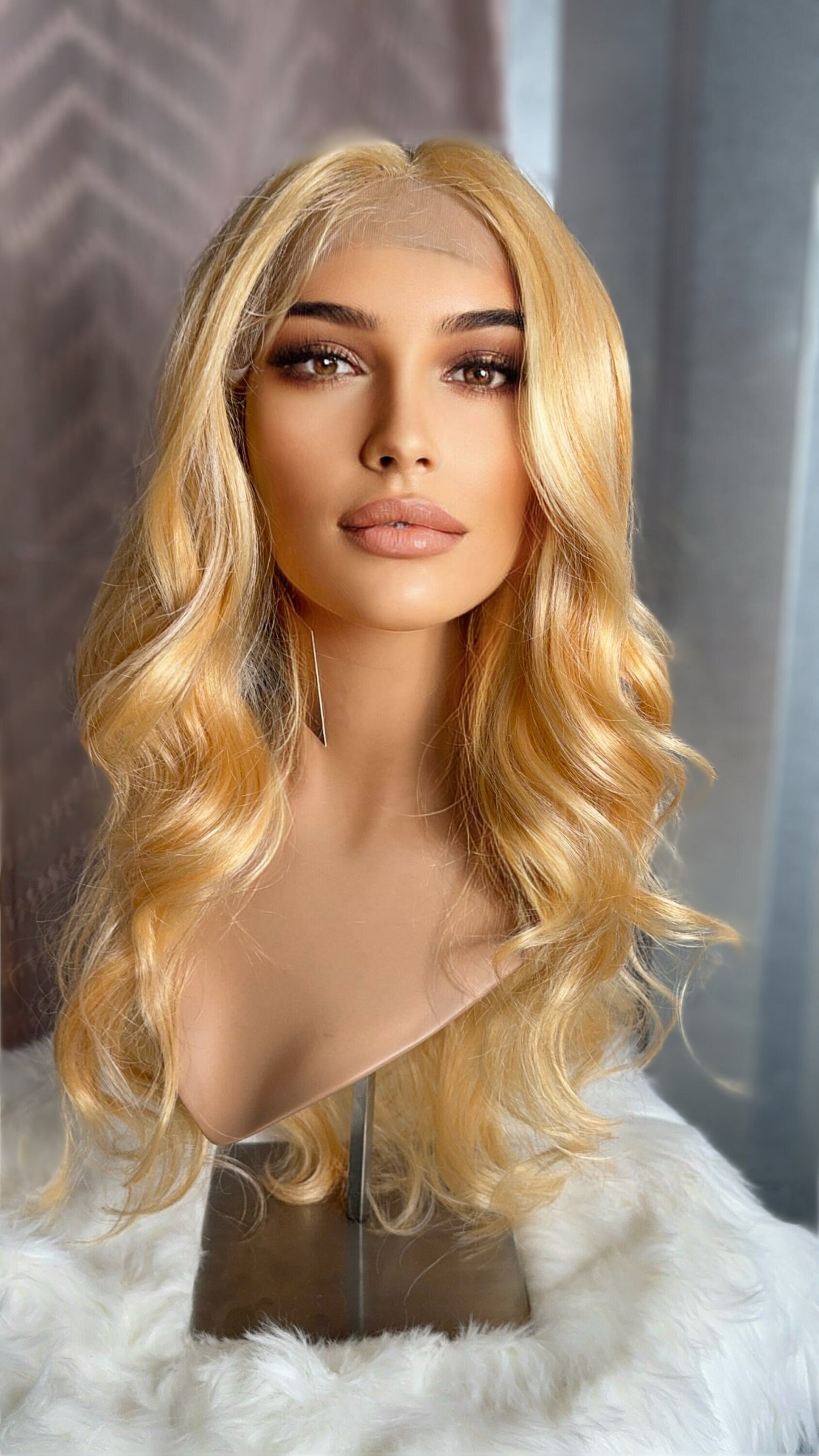 Venus Wig Pastel Apricot Blonde Wig Loose Curl Hand Tied Lace-front Wig Chemo Alopecia