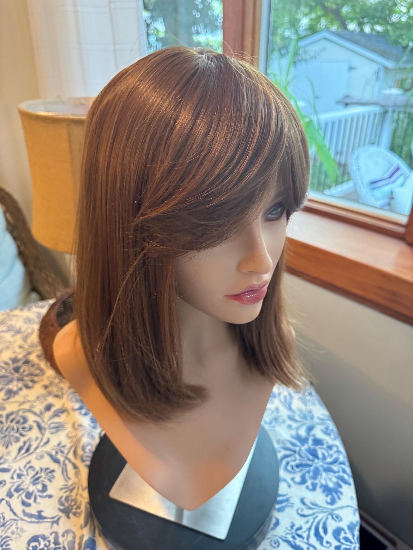 Misto Gentle Bob Warm Auburn Wig Brunette Wig Beautiful Natural Looking Wig Fashion Medical Wig