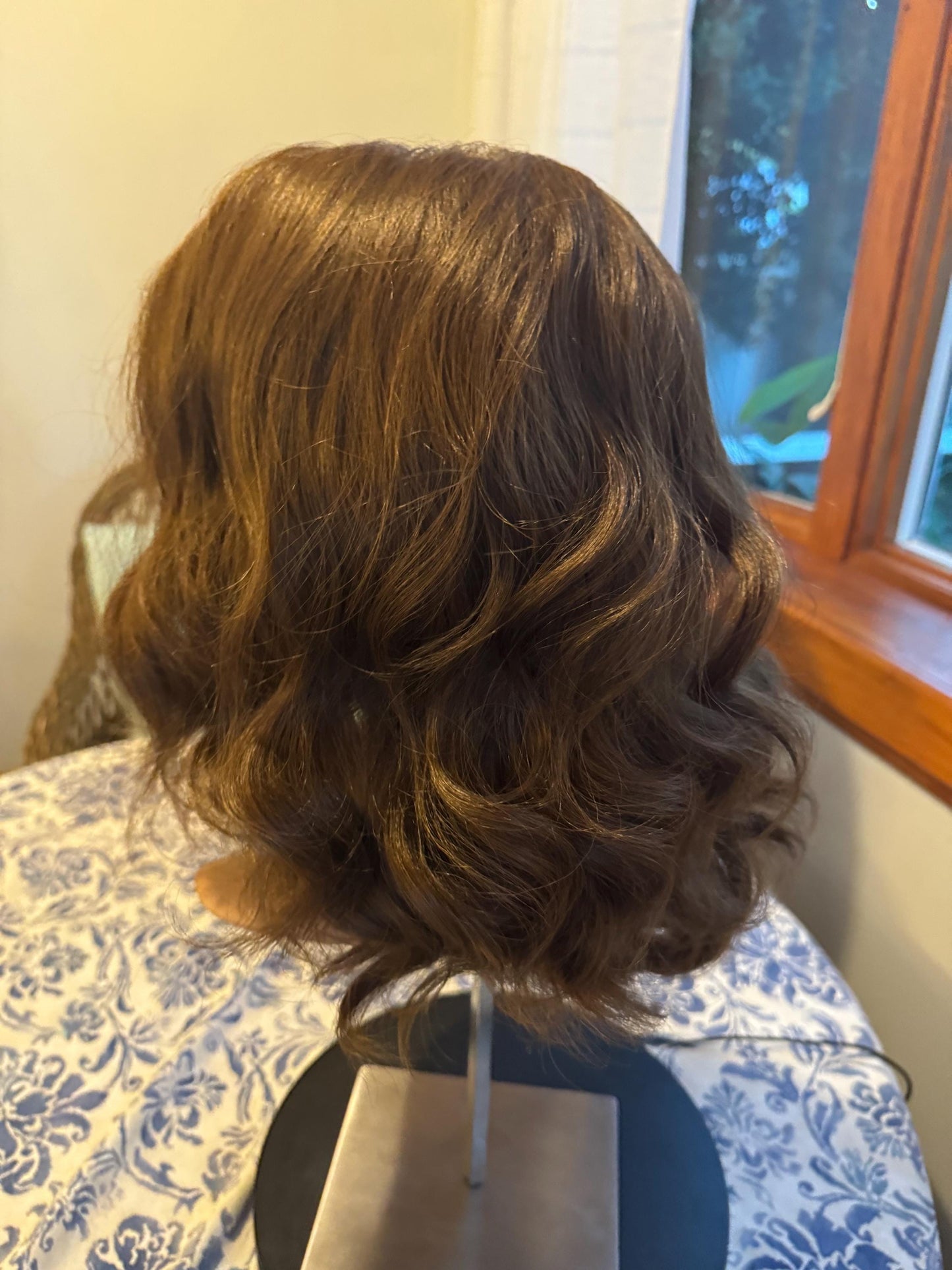 Broderick Wig Mono Top Frontal Golden Brown Wig Velvety HD Fibers Clear Lace Front Loose Curl Wig Simple Glam Natural Wig HD Synthetic