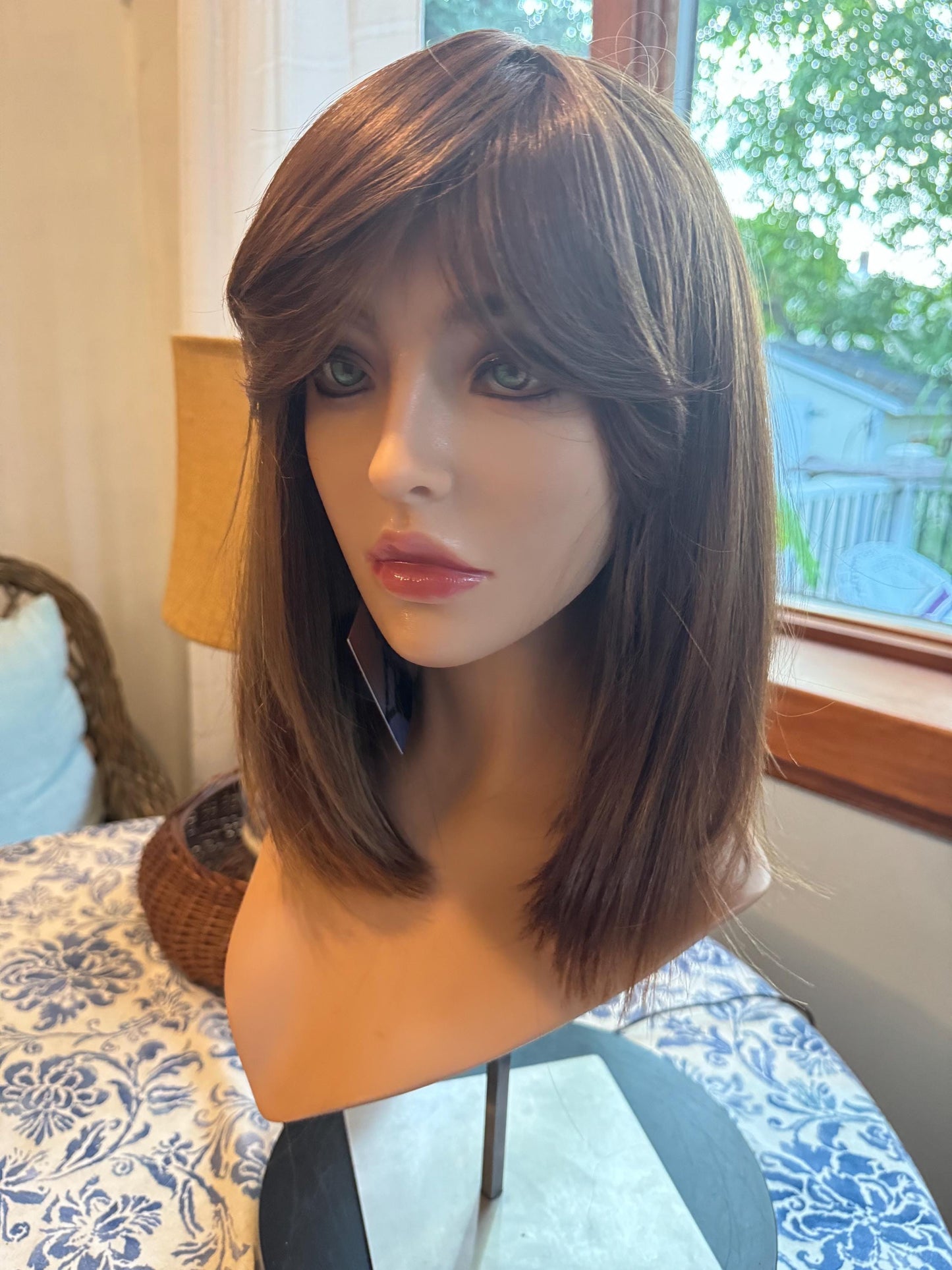 Misto Gentle Bob Warm Auburn Wig Brunette Wig Beautiful Natural Looking Wig Fashion Medical Wig