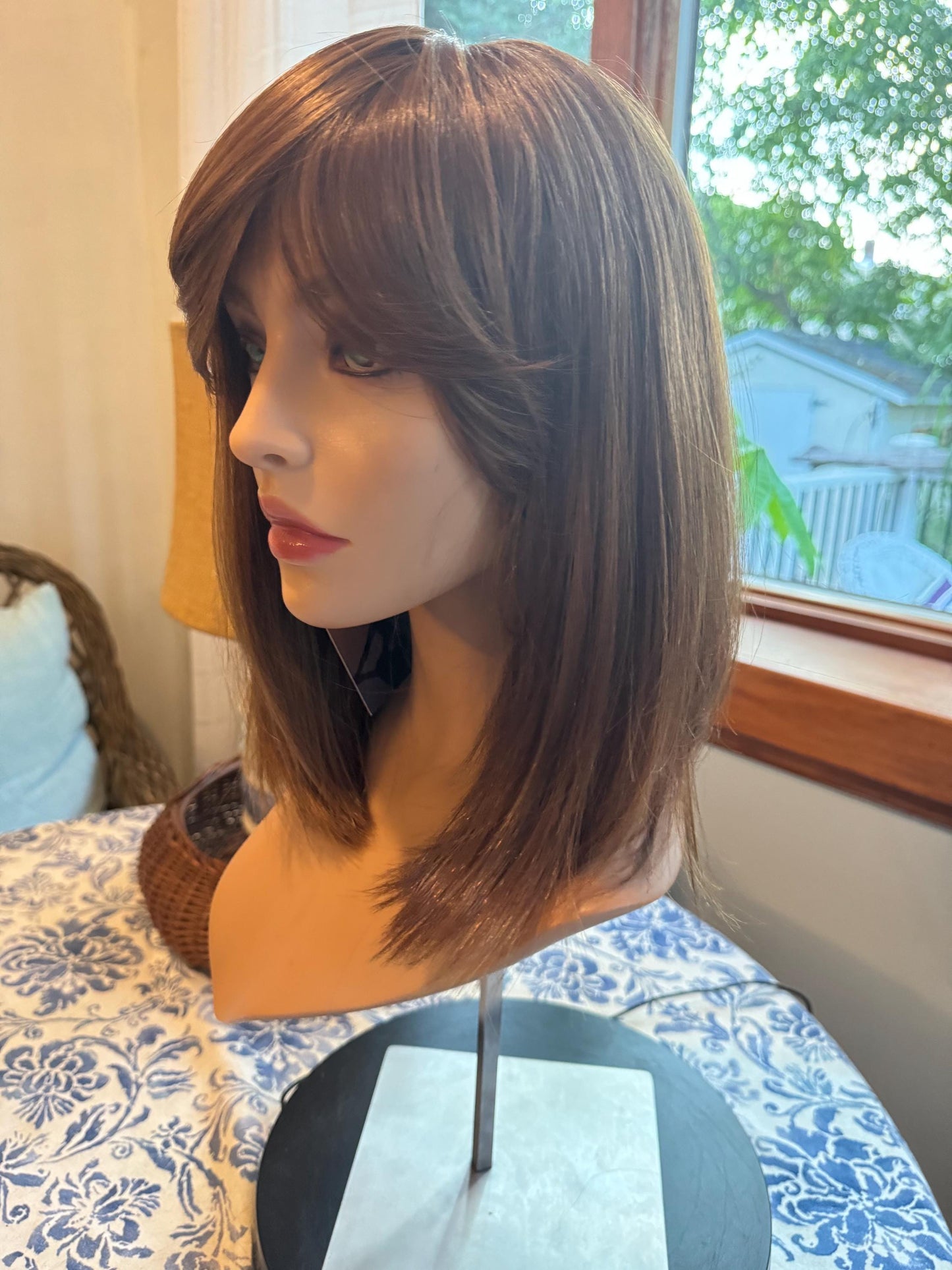 Misto Gentle Bob Warm Auburn Wig Brunette Wig Beautiful Natural Looking Wig Fashion Medical Wig