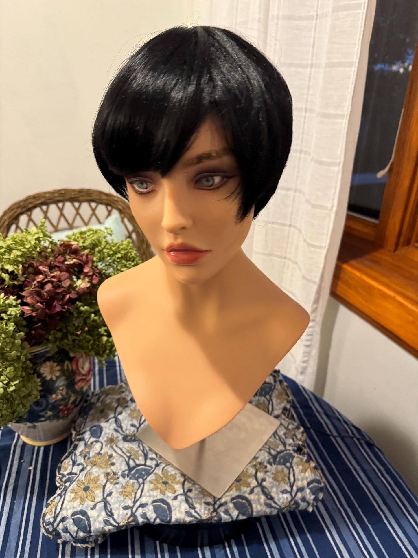 Sabine Human Synthetic Blend Wig Black Pageboy Chicago Short Wig Classic Bob Wig Chic Dimensional Wig Chemo Alopecia Wig Pixie Cut Wig
