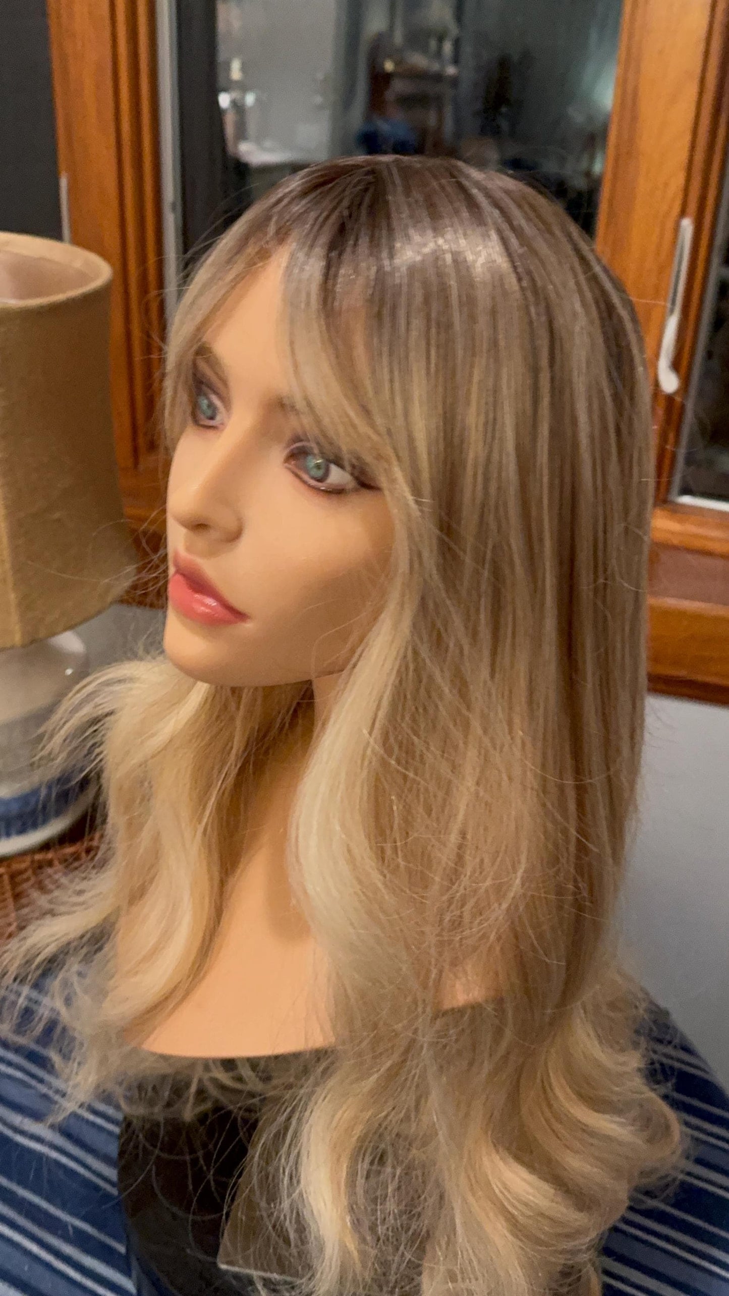 Sabrina Carpenter Blonde Wig Layered Wig Medium Warm Blonde Medium Density Wig Bangs Realistic Wig Parting