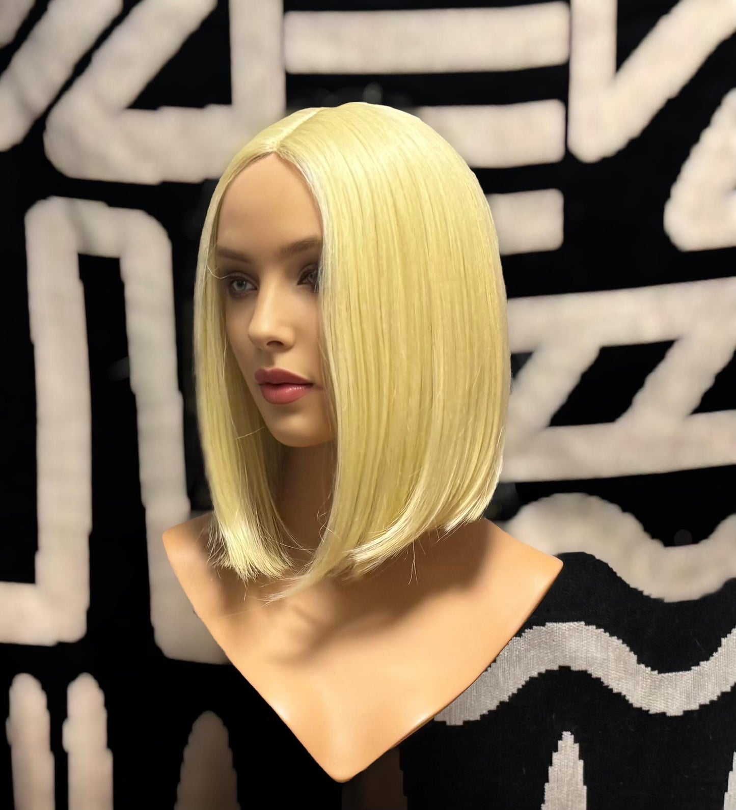 Nikkie Lob Style Bob Wig Short Swingy Honey Blonde Wig Precise Cut A-Line Hard Front Lace Parting The Wig Witch Wigs
