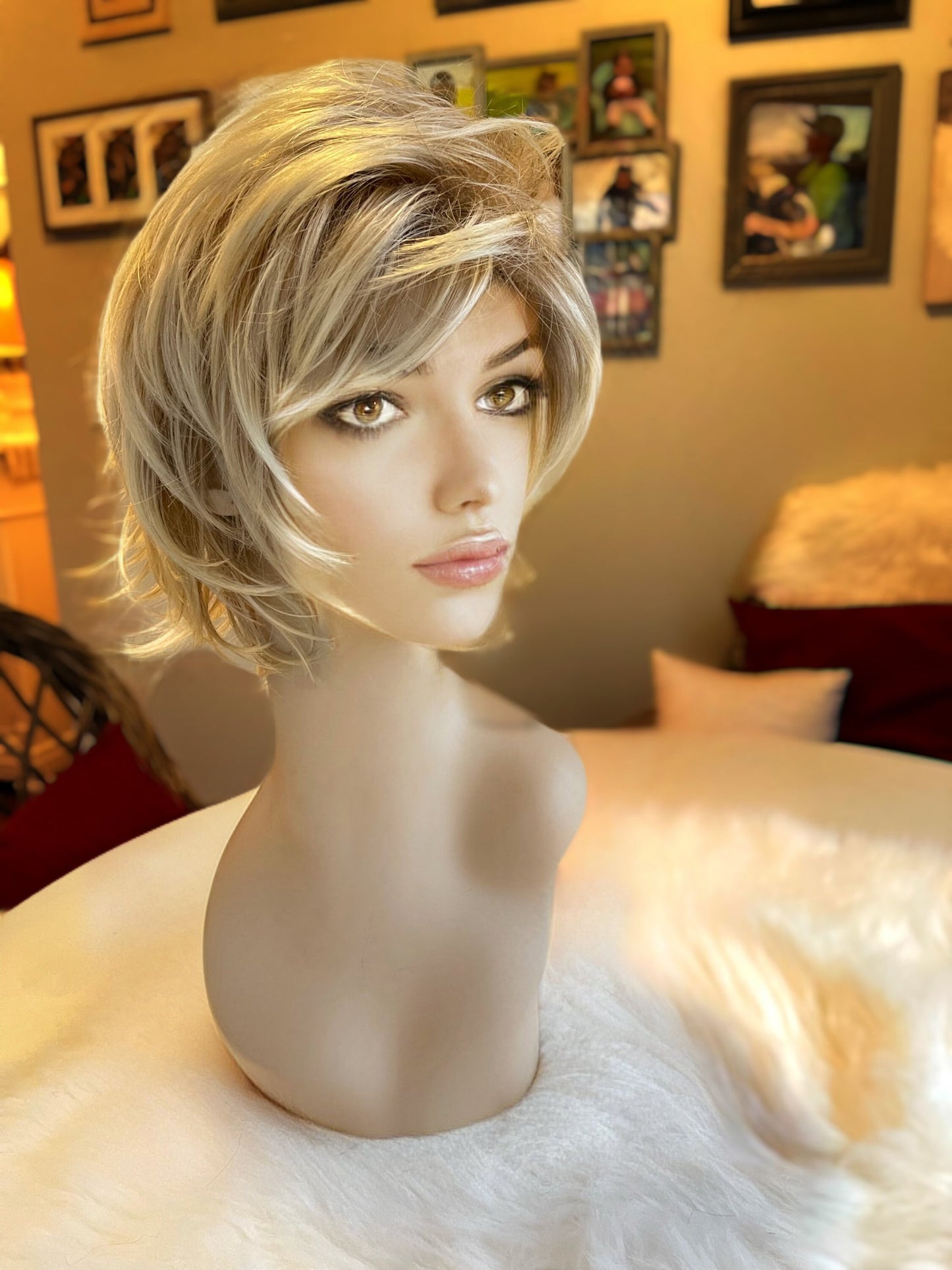 Johannah Short Wig Chic Wig Lots of Layers Medical Wig Fashion Wig Wig Highlighted Brown and Blonde Chemotherapy Alopecia Lisa Rinna Vibes