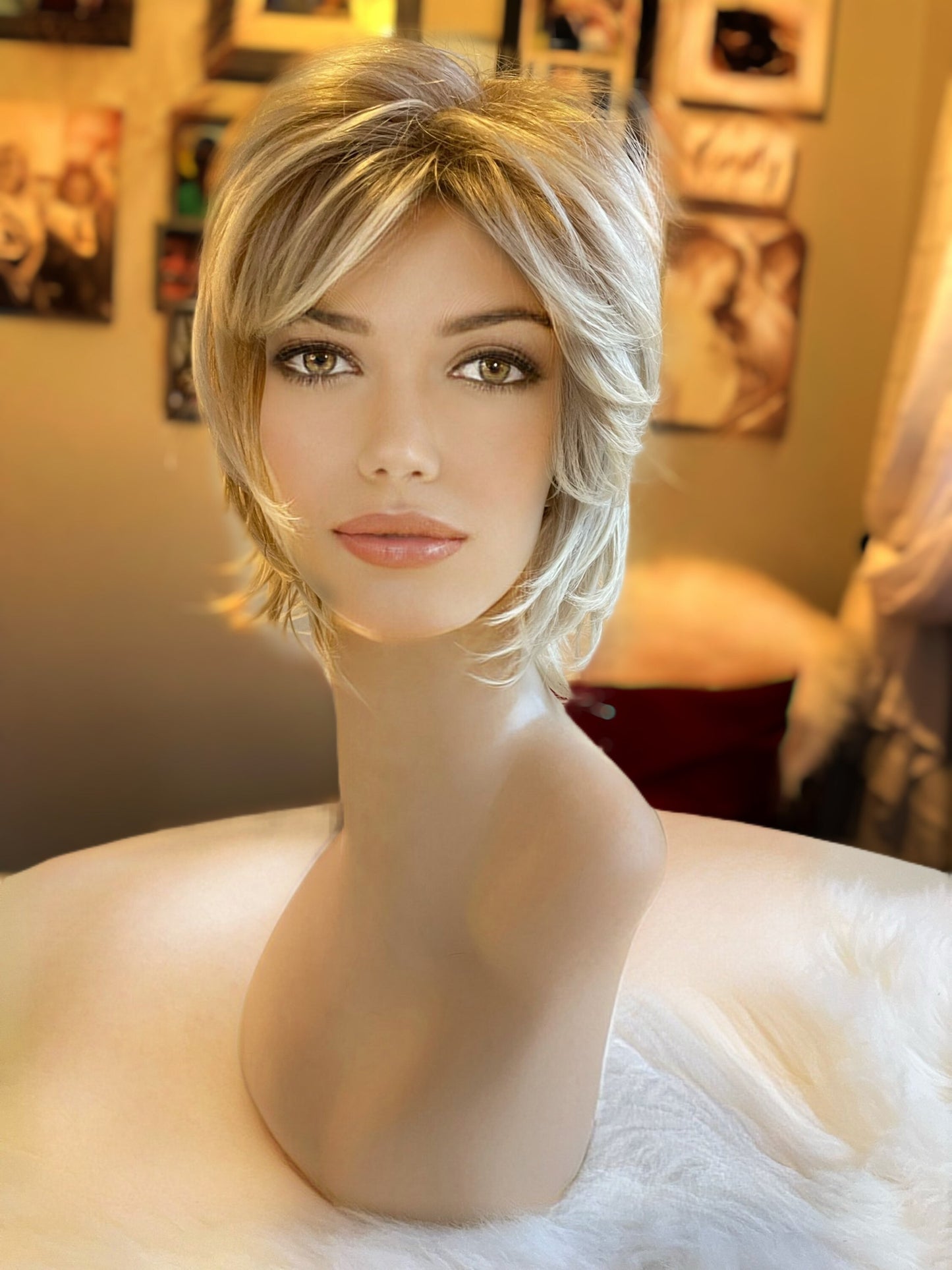 Johannah Short Wig Chic Wig Lots of Layers Medical Wig Fashion Wig Wig Highlighted Brown and Blonde Chemotherapy Alopecia Lisa Rinna Vibes