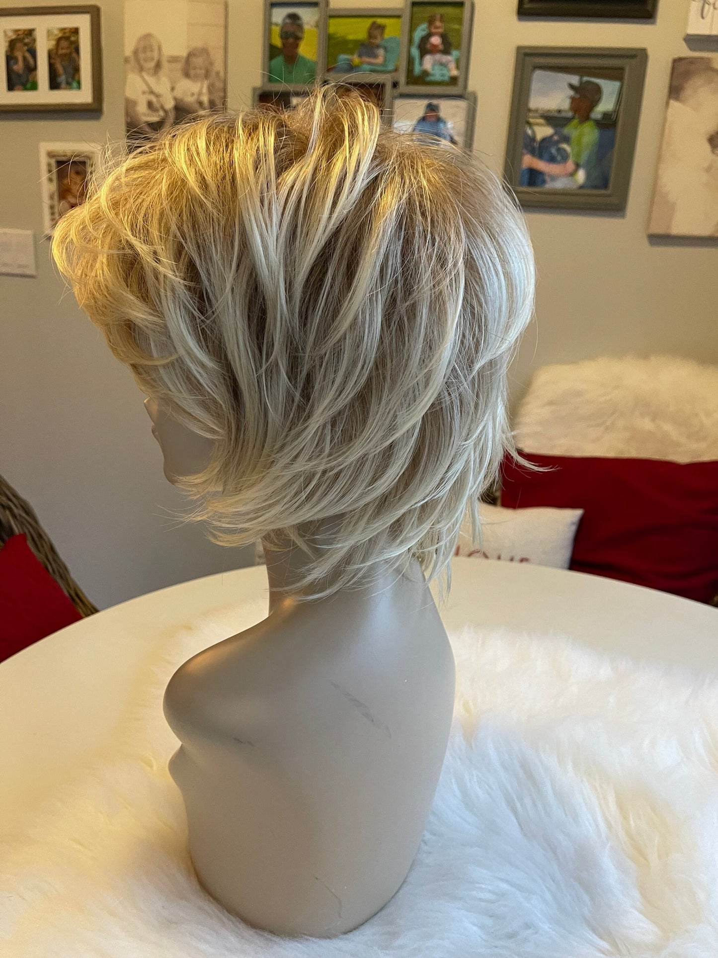 Johannah Short Wig Chic Wig Lots of Layers Medical Wig Fashion Wig Wig Highlighted Brown and Blonde Chemotherapy Alopecia Lisa Rinna Vibes