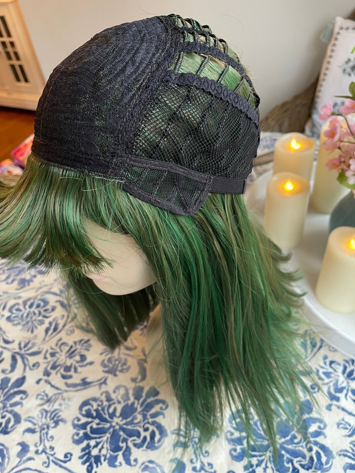 Kizzie Full Bang Wig Seaweed Green Wig HD Synthetic Wig Silky Fibers Highlights Long Wavy Wig Drag Wig Burlesque Showgirl