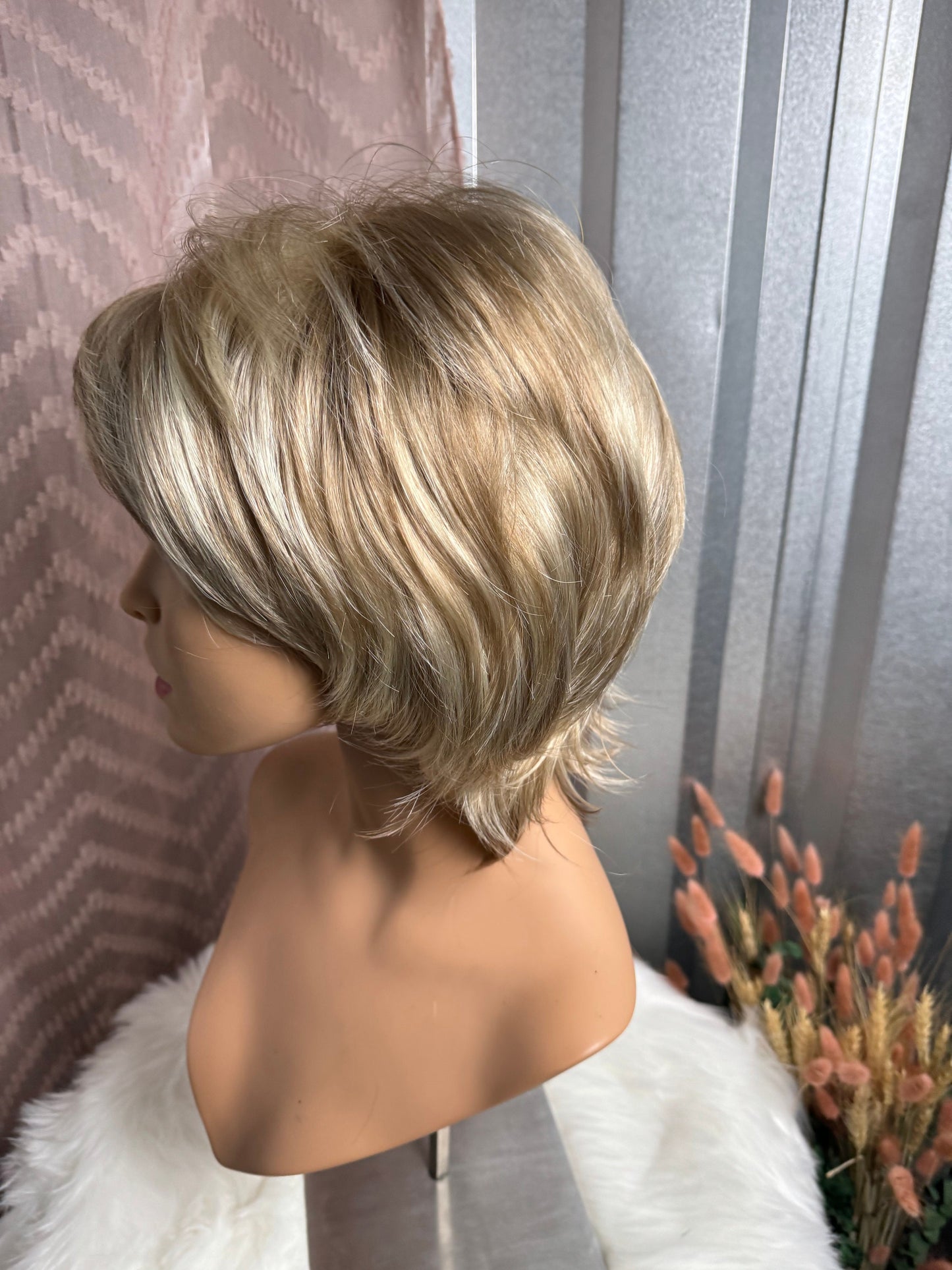 Martie Short Bixie Golden Blonde Mix Highlighted Classic Retro Chic Versatile Wig Chemo Fashion Alopecia Drag