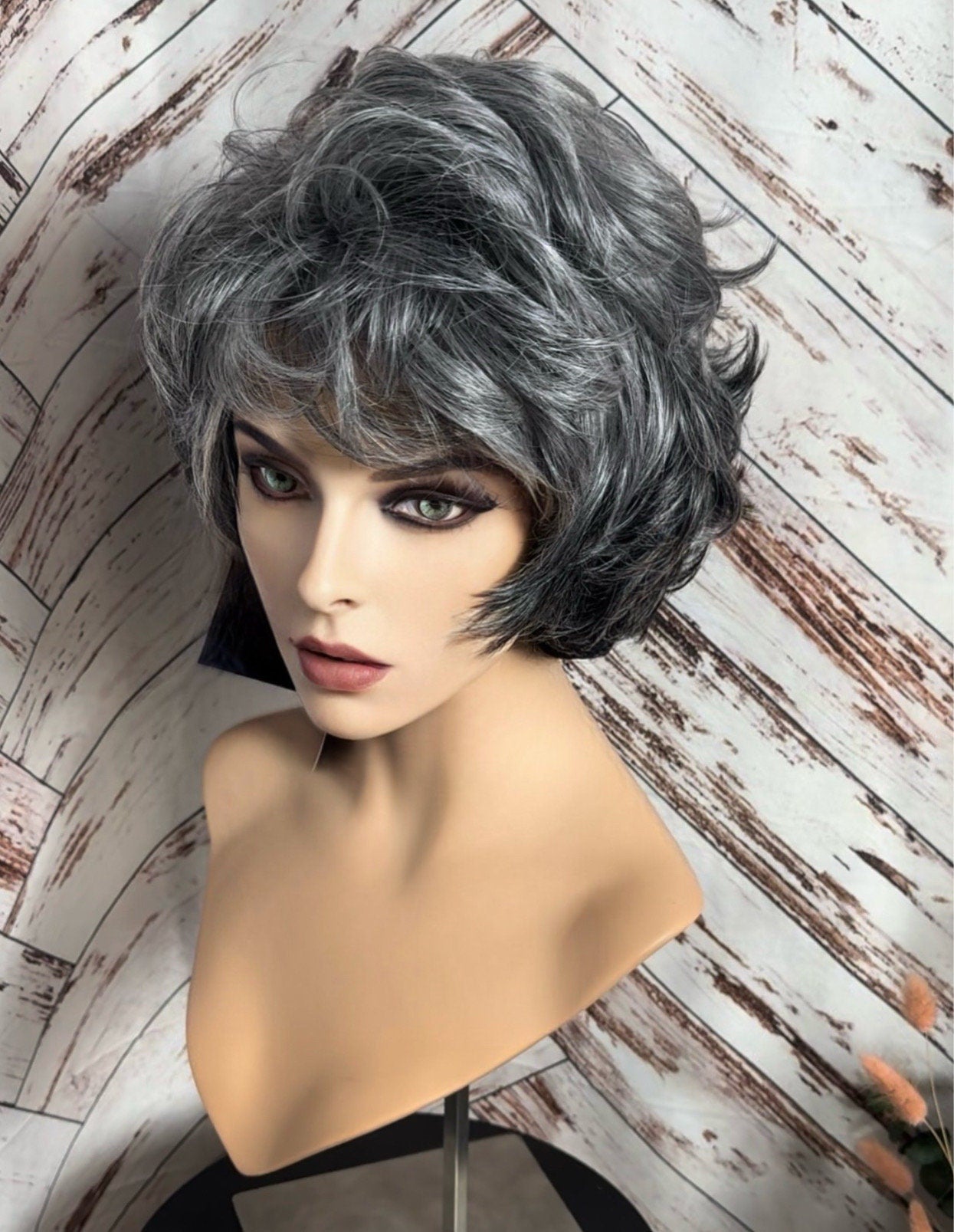 Val Short Wig Chic Wig Lots of Layers Medical Wig Fashion Wig Wig Rich Black Chemotherapy Alopecia Voluminous Vibes