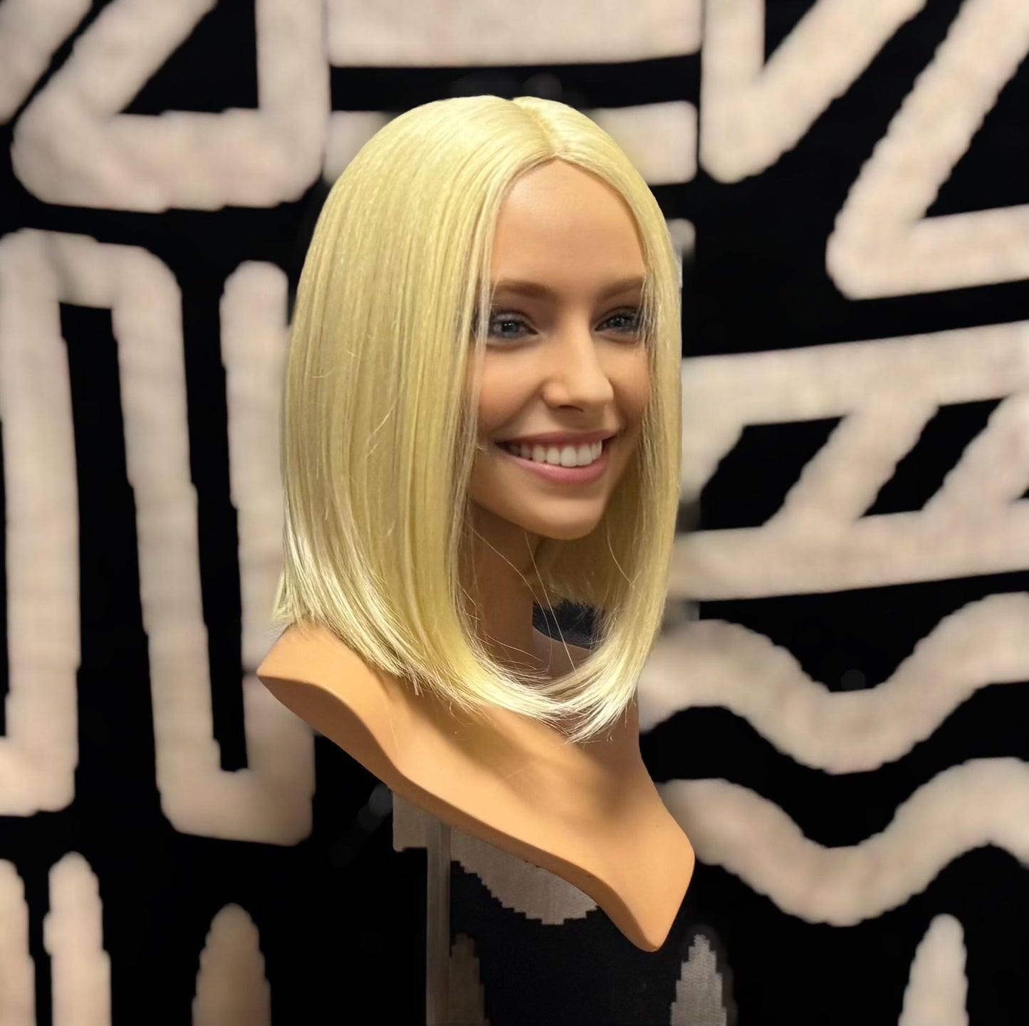 Nikkie Lob Style Bob Wig Short Swingy Honey Blonde Wig Precise Cut A-Line Hard Front Lace Parting The Wig Witch Wigs