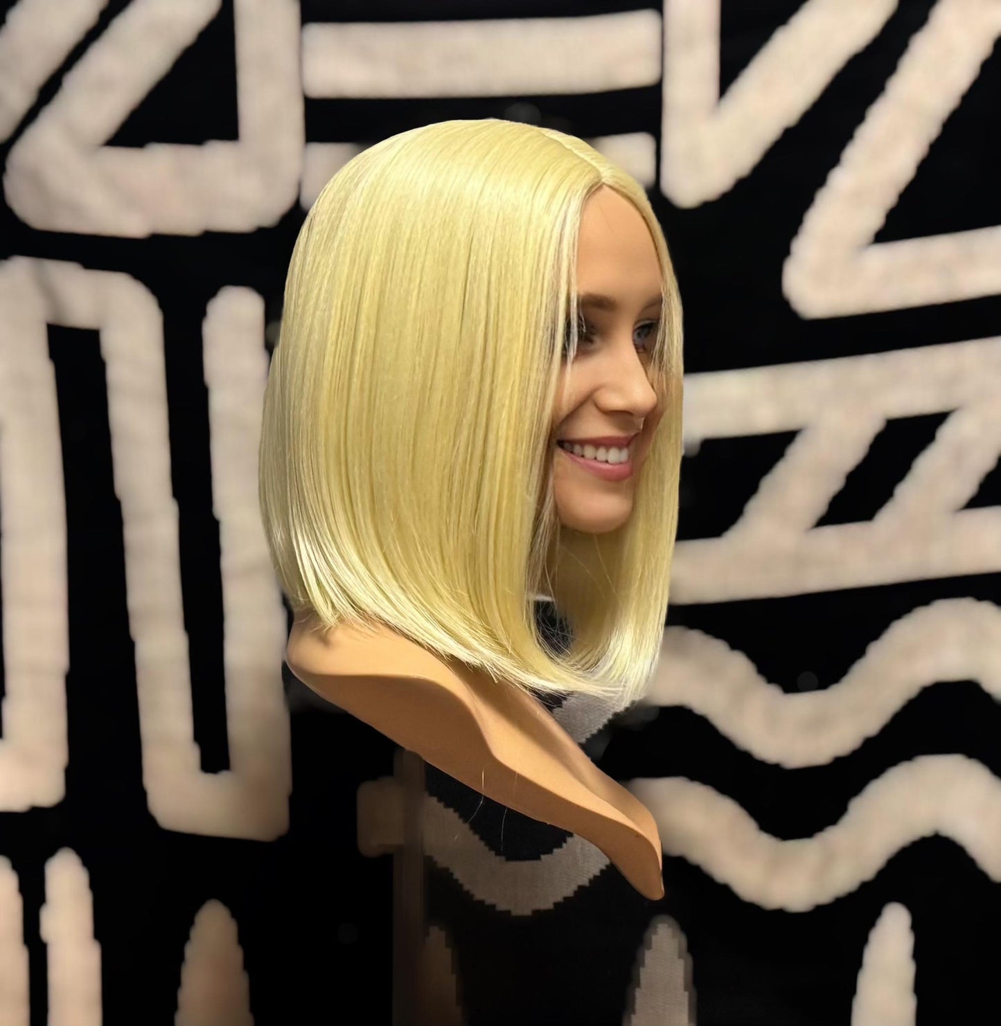 Nikkie Lob Style Bob Wig Short Swingy Honey Blonde Wig Precise Cut A-Line Hard Front Lace Parting The Wig Witch Wigs