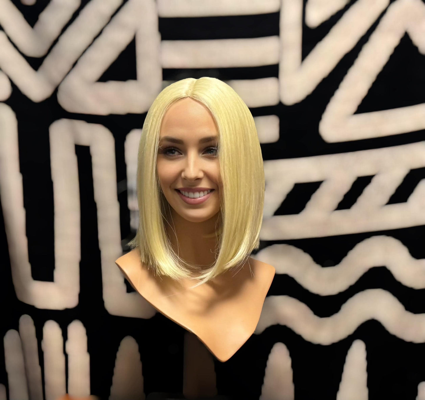 Nikkie Lob Style Bob Wig Short Swingy Honey Blonde Wig Precise Cut A-Line Hard Front Lace Parting The Wig Witch Wigs