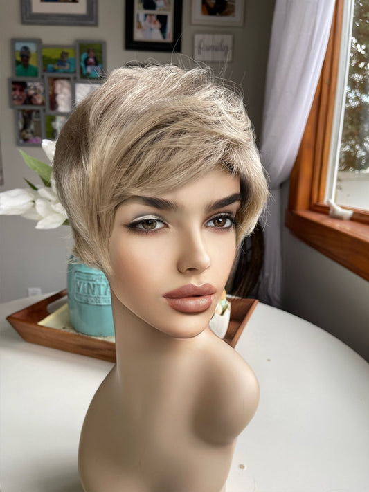 Asha Short Wig Chic Wig Lots of Layers Medical Wig Fashion Wig Light Wig Highlighted Blonde Wig Chemotherapy Alopecia Pixie Cut Vibes