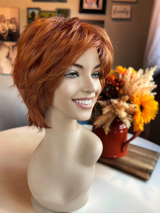 Marka Bright Ginger Red Full and Fierce Shag Classic Retro Chic Versatile Wig Chemo Fashion Alopecia Drag Customized Wig