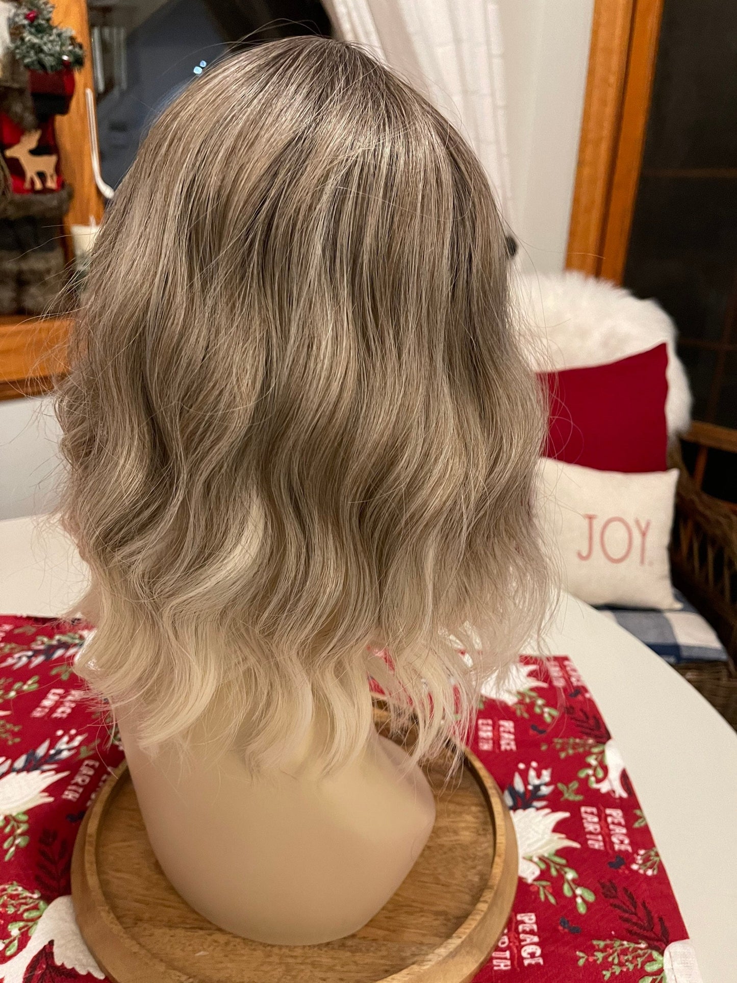 Blonde Instinct Beach Wave Wig Short Medium Blonde Wig With Bangs Ash Beige Highlights Realistic Parting Wig Chemo Alopecia Casual Comfy Wig