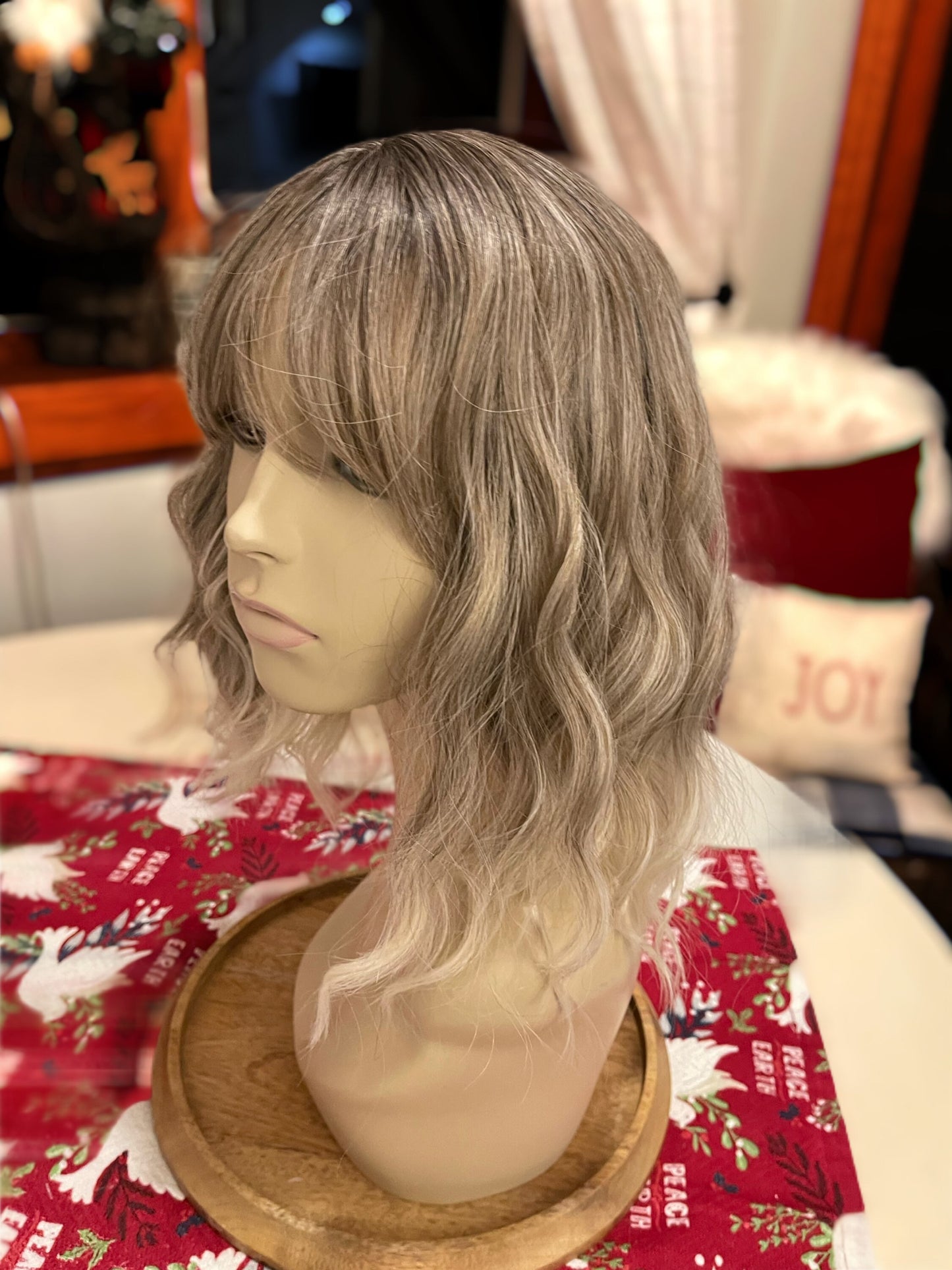 Blonde Instinct Beach Wave Wig Short Medium Blonde Wig With Bangs Ash Beige Highlights Realistic Parting Wig Chemo Alopecia Casual Comfy Wig