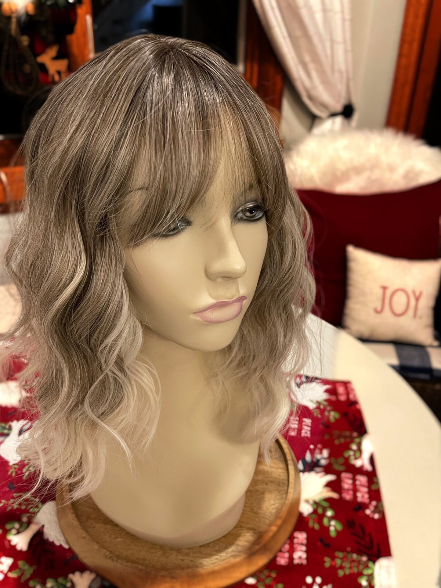 Blonde Instinct Beach Wave Wig Short Medium Blonde Wig With Bangs Ash Beige Highlights Realistic Parting Wig Chemo Alopecia Casual Comfy Wig