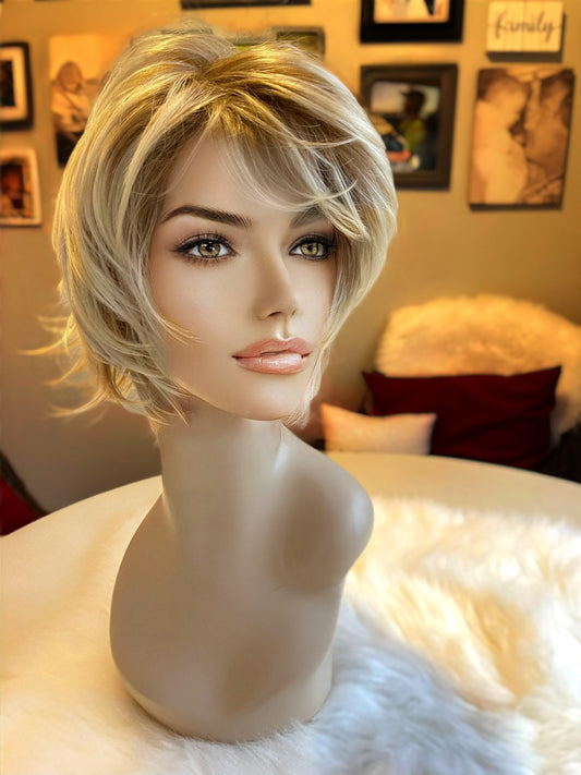 Johannah Short Wig Chic Wig Lots of Layers Medical Wig Fashion Wig Wig Highlighted Brown and Blonde Chemotherapy Alopecia Lisa Rinna Vibes